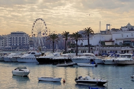 �����������˾���Q